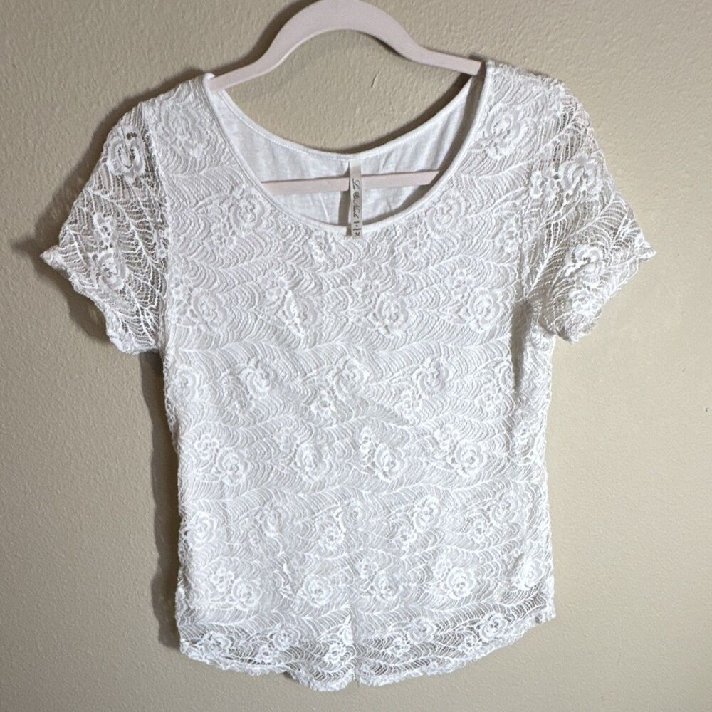 Leo & Nicole Women’s Top Size M White Floral Lace Lined Short Sleeve Round Neck